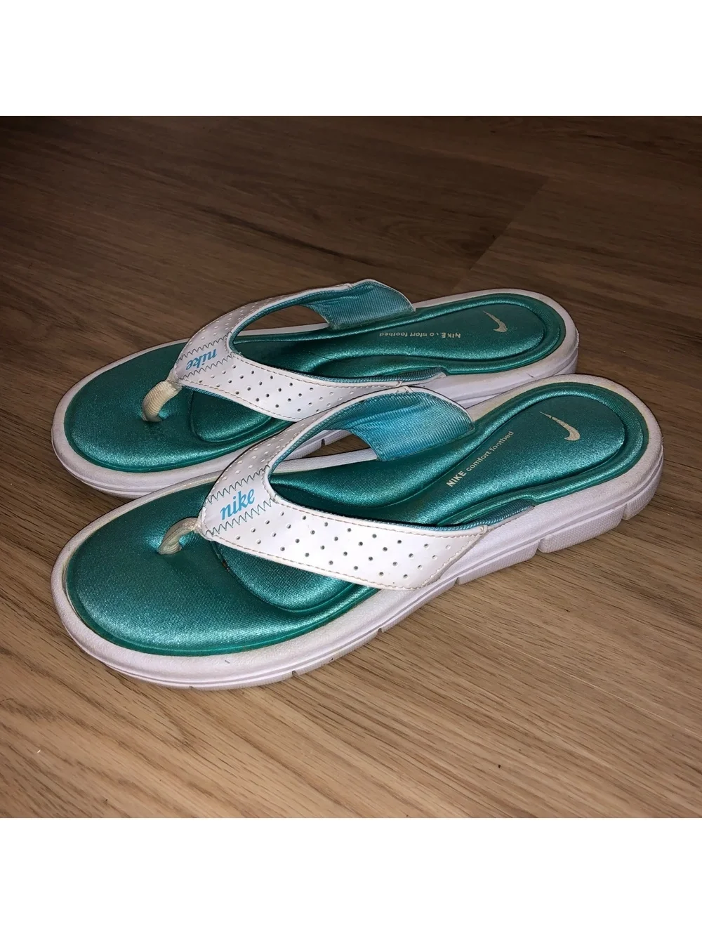 NIKE COMFORT FOOTBED THONG FLIP FLOP SANDALS WOMENS SIZE 8 BLUE GREEN TEAL WHITE